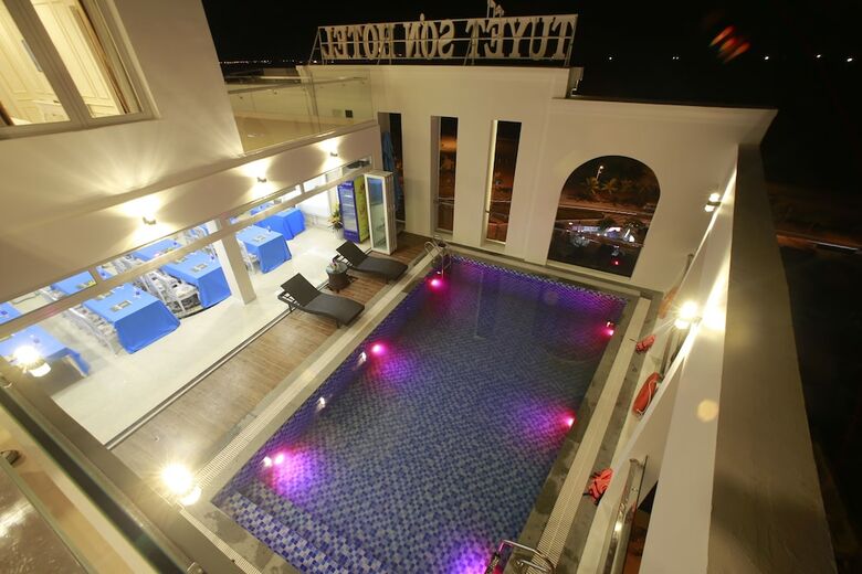 Tuyet Son Hotel