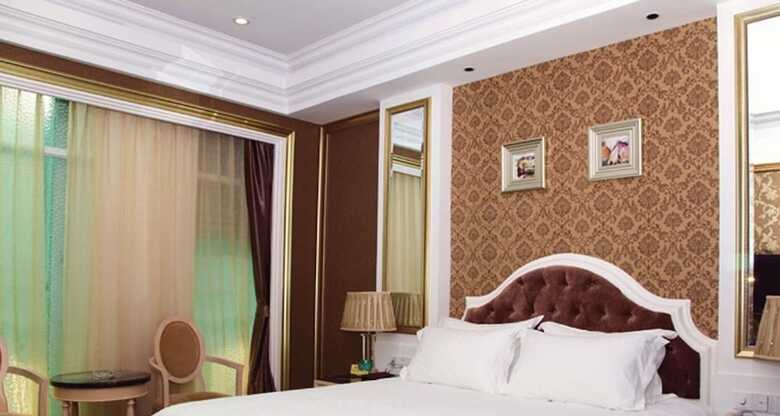 Silvery Holiday Hotel