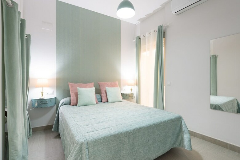 Lovely & Quiet City Center Apartment