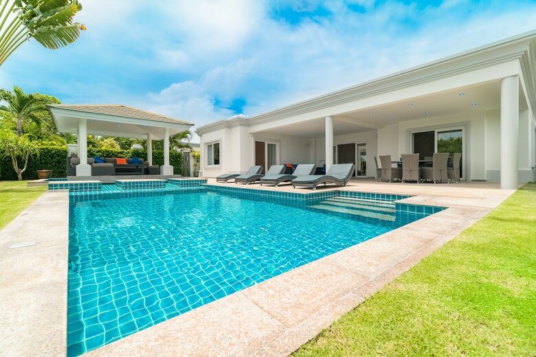 Luxury Pool Villa 608