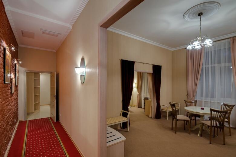 Hotel Brullov Mansion