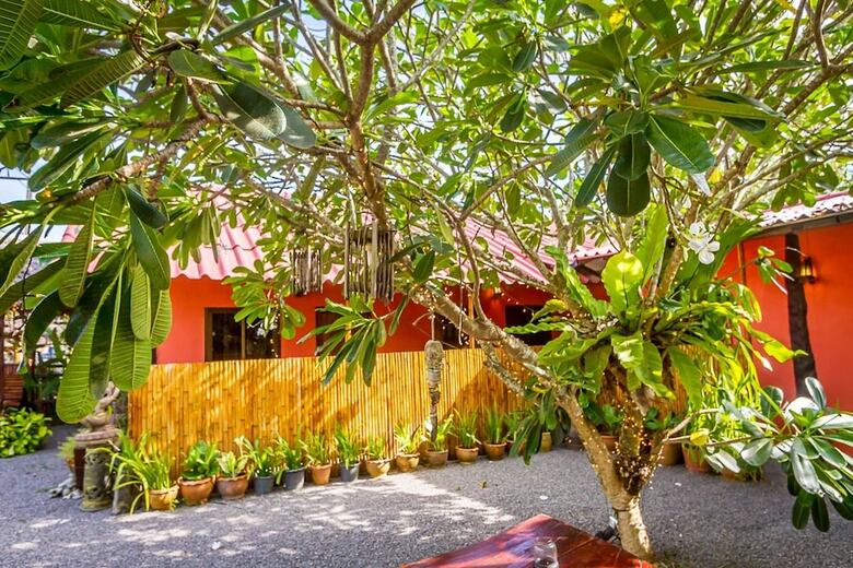 Hostal Bubu Lanta Hostel
