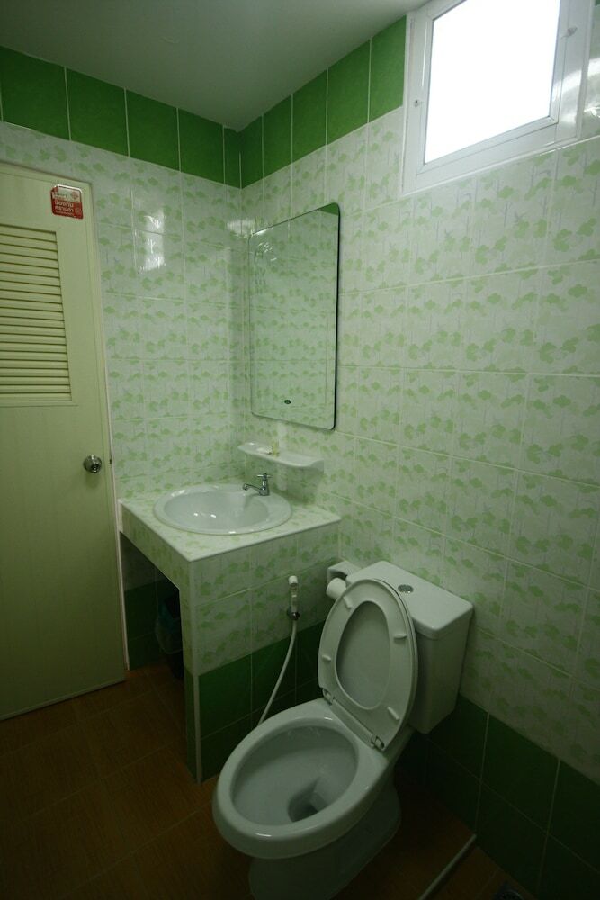 Hotel Chompoo Resort