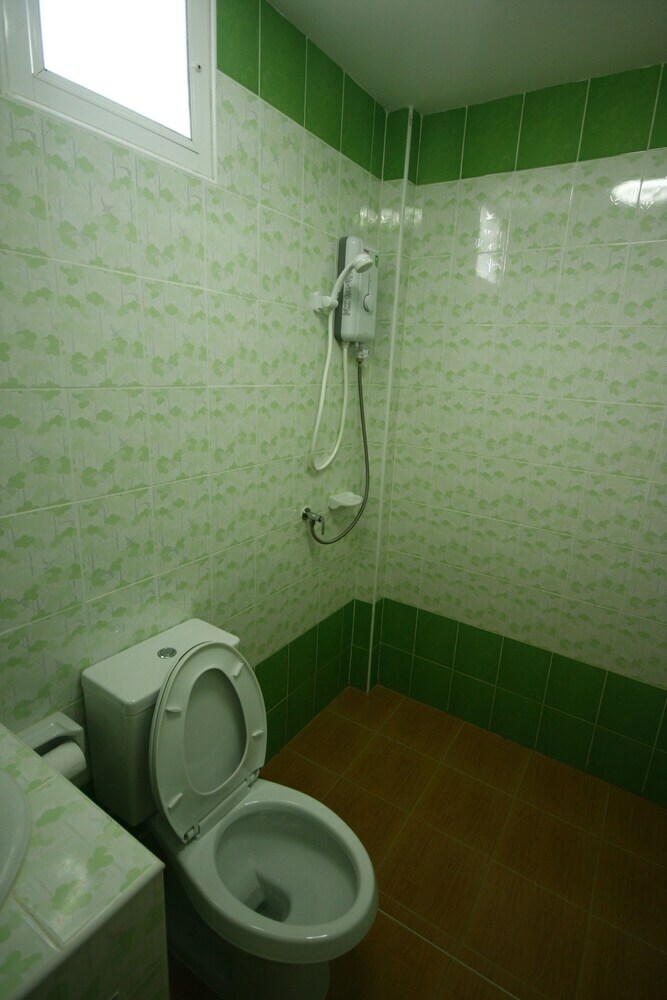 Hotel Chompoo Resort