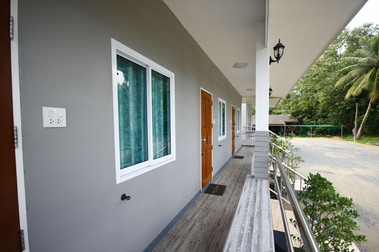 Hotel Baan Chalong