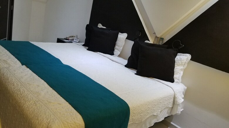 Hotel Dluxe & Suites