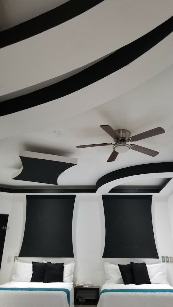Hotel Dluxe & Suites