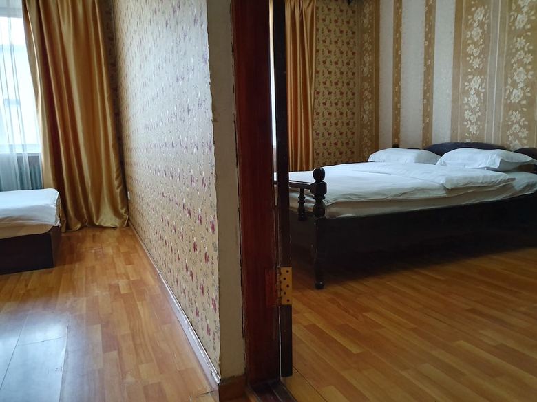 Land Hotel