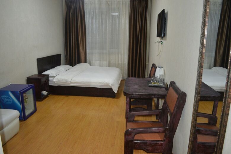 Land Hotel