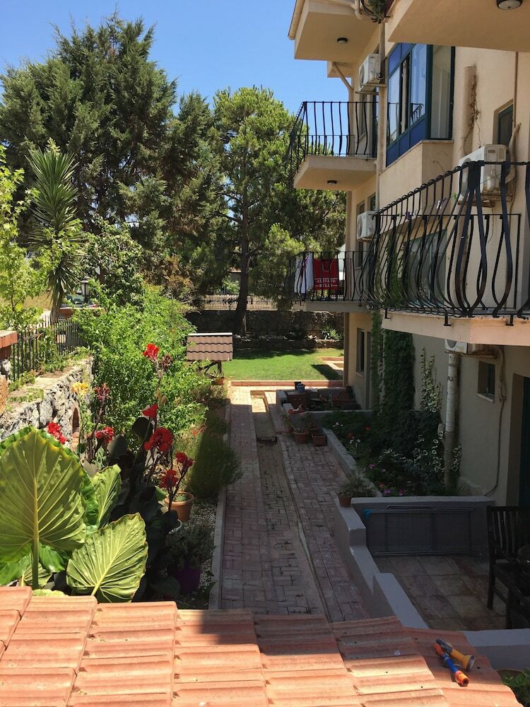 Poppy Apart Hotel