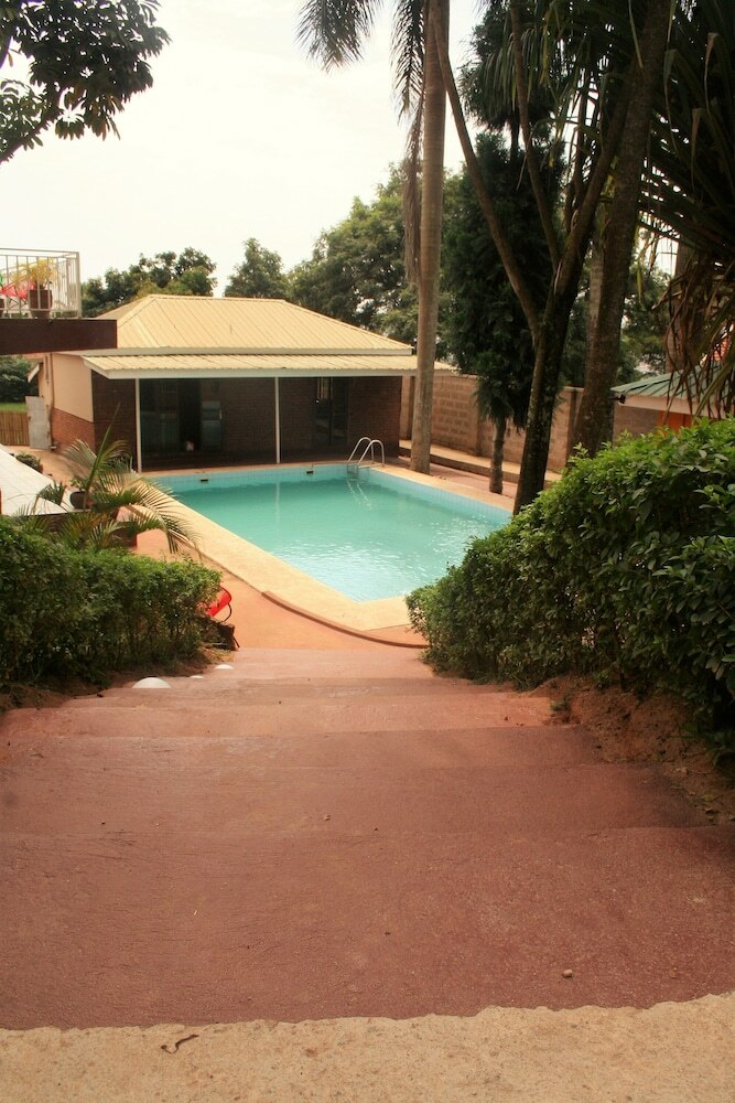 Hotel Bromelia Guesthouse