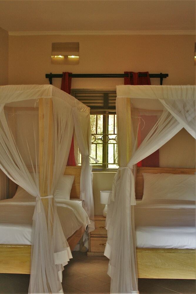 Hotel Bromelia Guesthouse