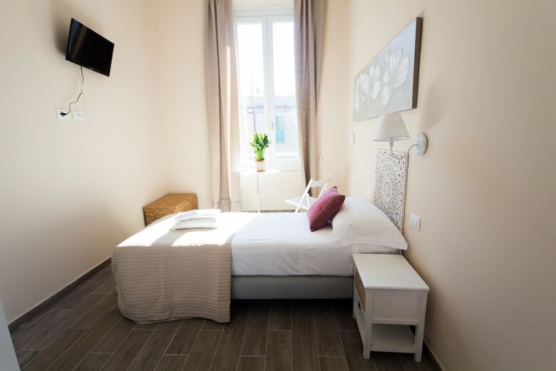 Hotel Emily Rooms