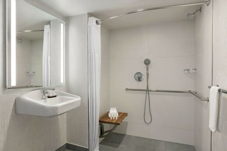 Hotel Embassy Suites By Hilton, Los Angeles - Downey