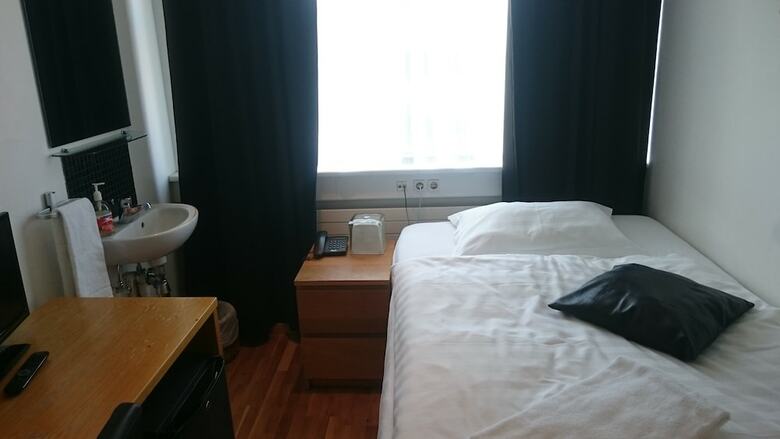 4th Floor Hotel