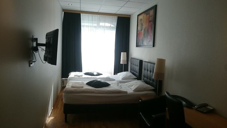 4th Floor Hotel