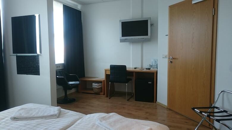 4th Floor Hotel