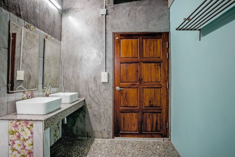 Hostal The Guest Hotel - Hostel