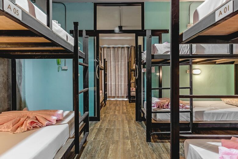 Hostal The Guest Hotel - Hostel