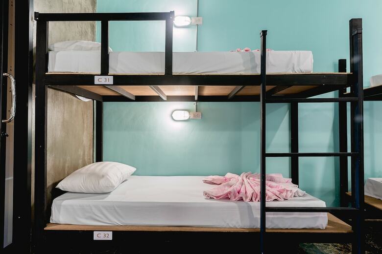 Hostal The Guest Hotel - Hostel