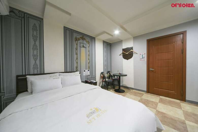 Hotel Sky Motel