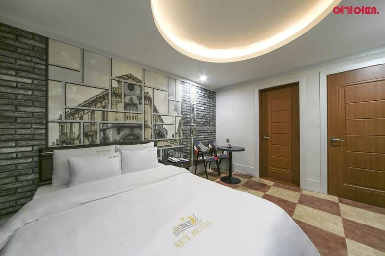 Hotel Sky Motel