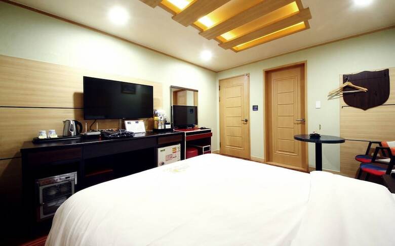 Hotel Sky Motel