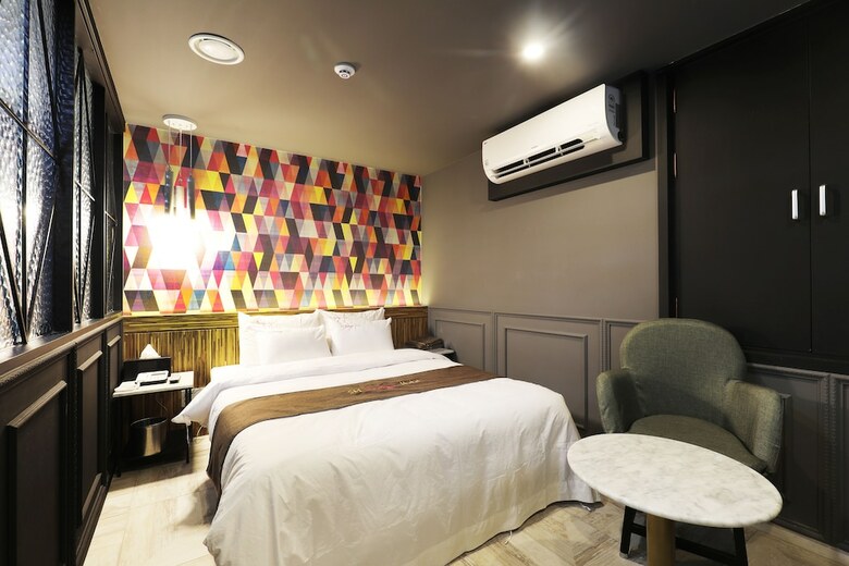 Sm Boutique Hotel