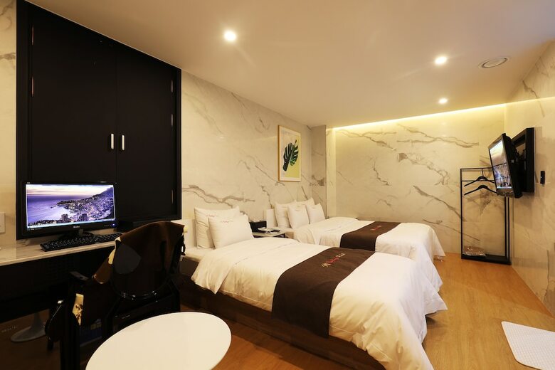 Sm Boutique Hotel