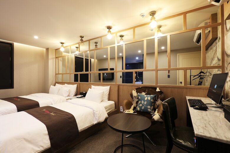 Sm Boutique Hotel