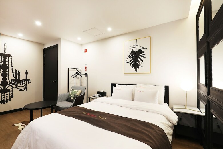 Sm Boutique Hotel