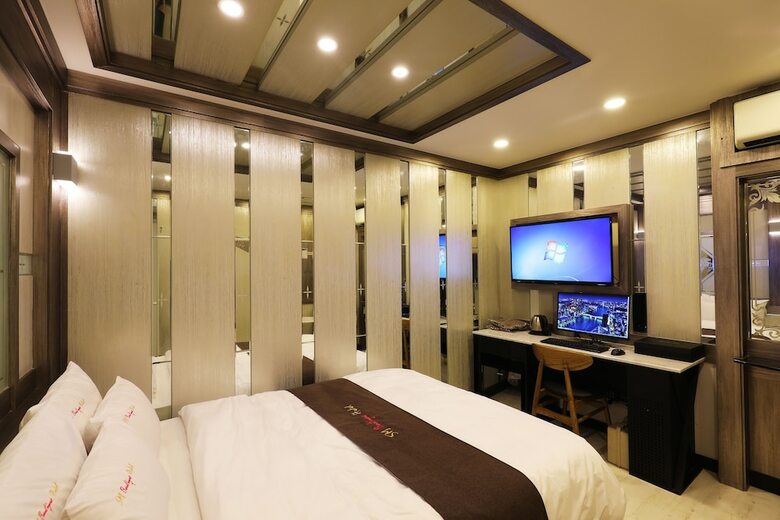 Sm Boutique Hotel
