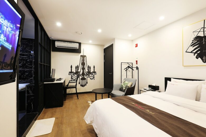 Sm Boutique Hotel