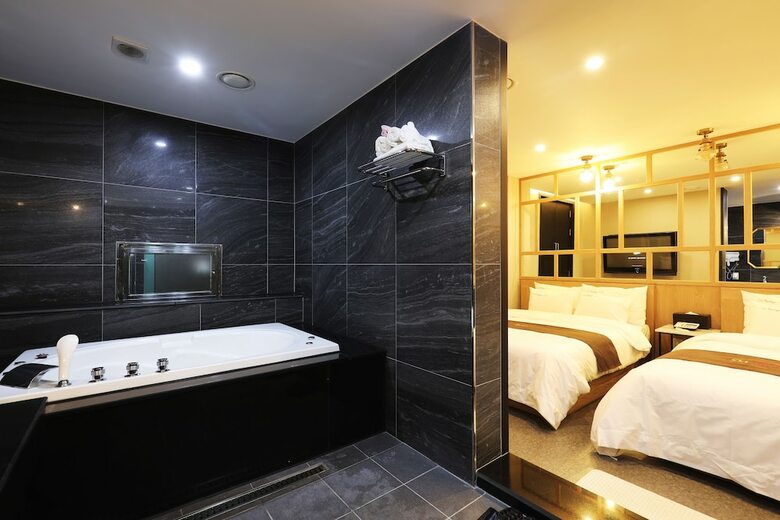 Sm Boutique Hotel