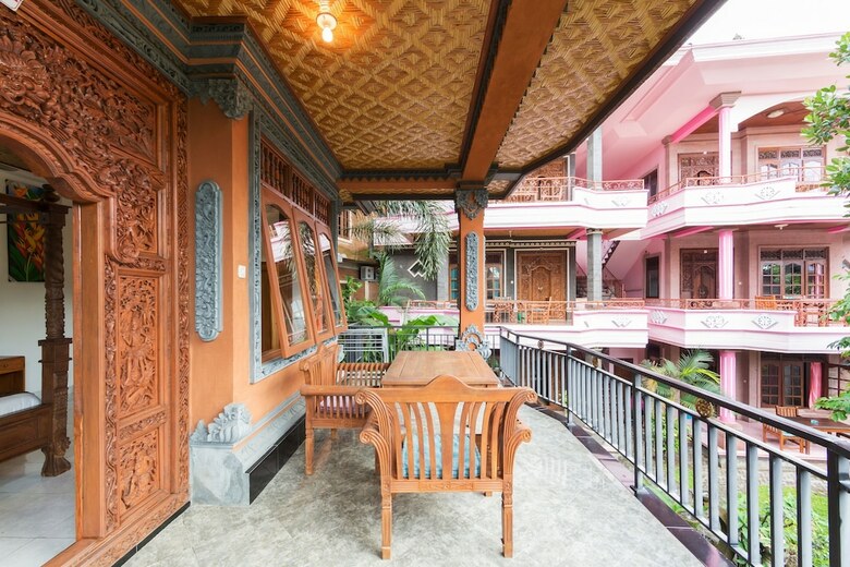 Bed & Breakfast Sayong House