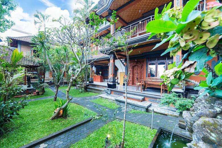 Bed & Breakfast Sayong House