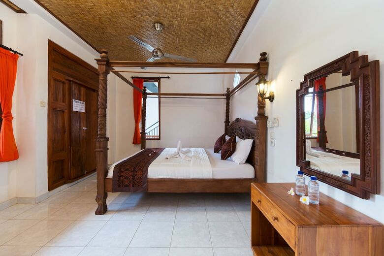 Bed & Breakfast Sayong House