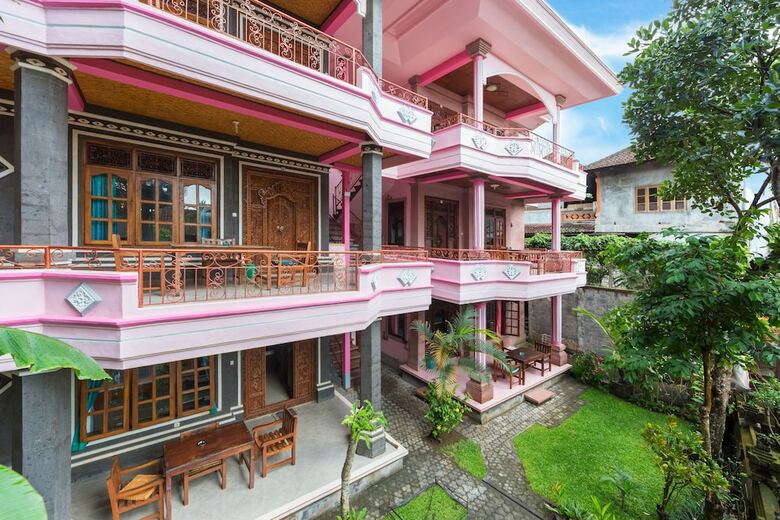 Bed & Breakfast Sayong House
