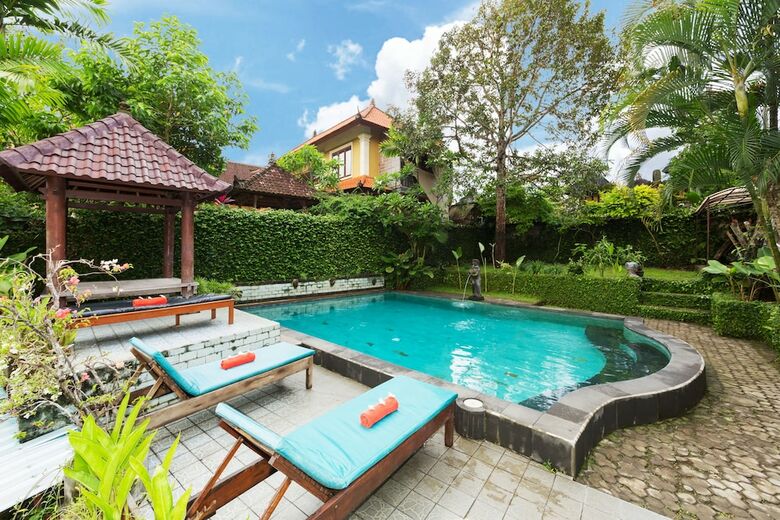 Bed & Breakfast Sayong House