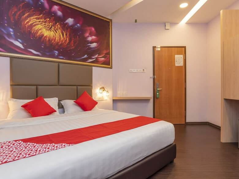 Oyo 89423 Zenz Hotel