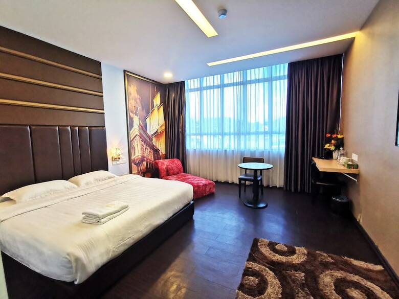 Oyo 89423 Zenz Hotel