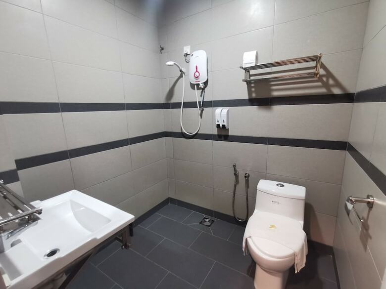 Oyo 89423 Zenz Hotel