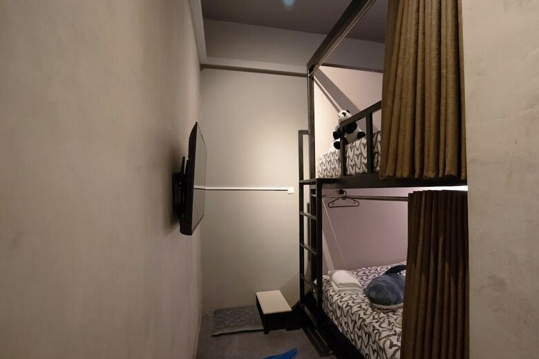 Oyo 89423 Zenz Hotel