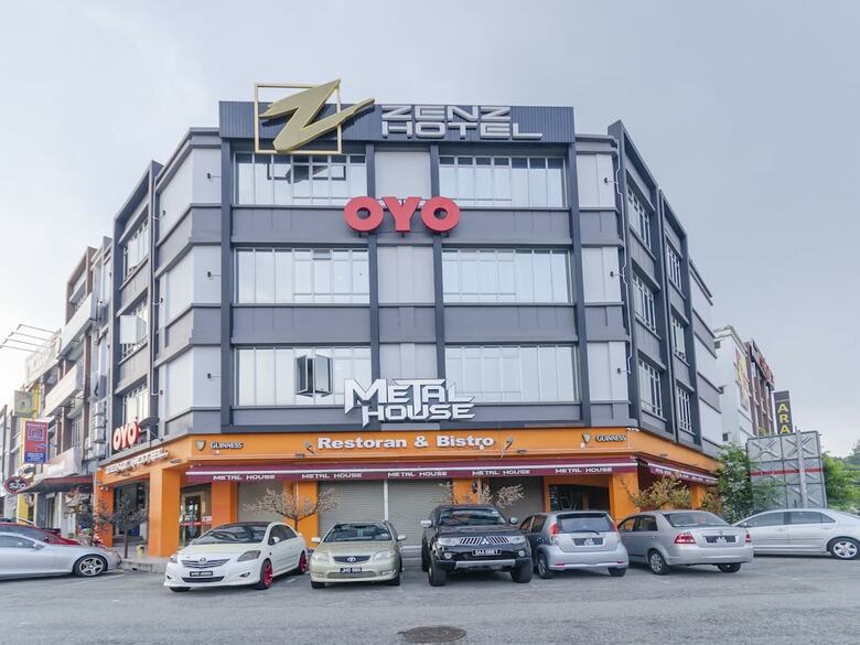 Oyo 89423 Zenz Hotel