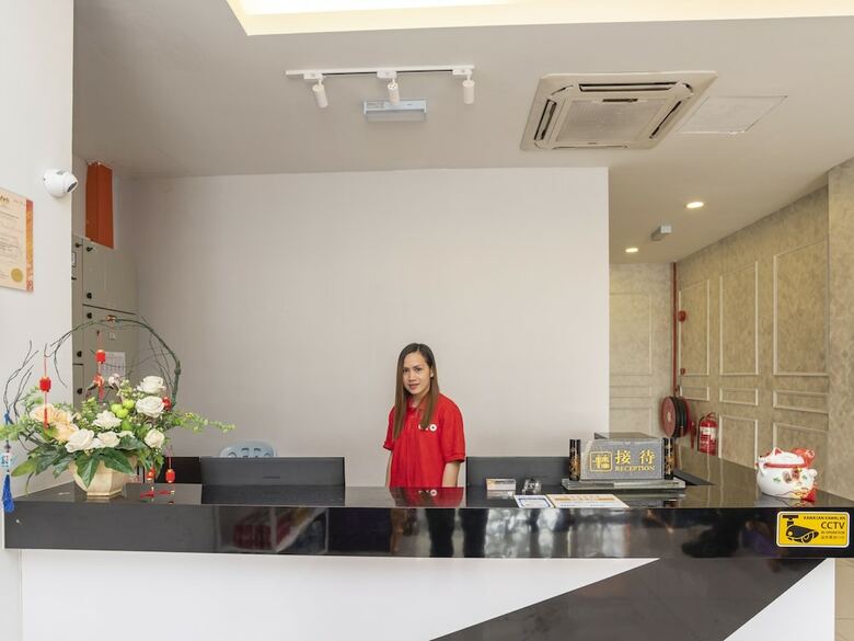 Oyo 89423 Zenz Hotel