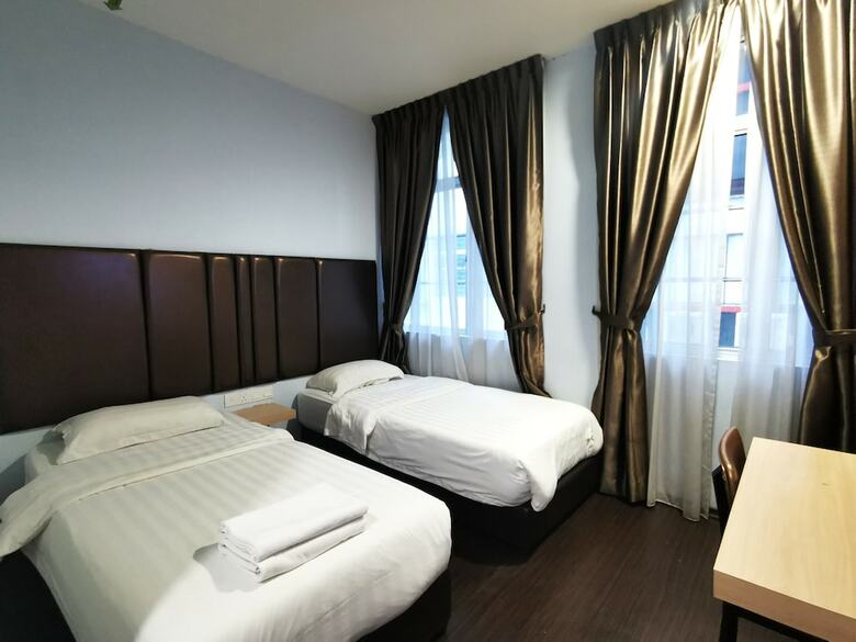 Oyo 89423 Zenz Hotel