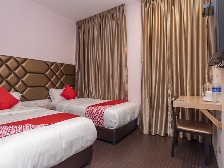 Oyo 89423 Zenz Hotel