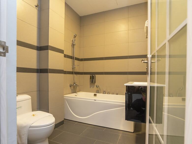Oyo 89423 Zenz Hotel