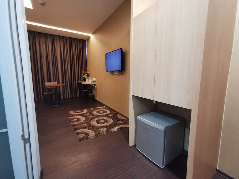 Oyo 89423 Zenz Hotel