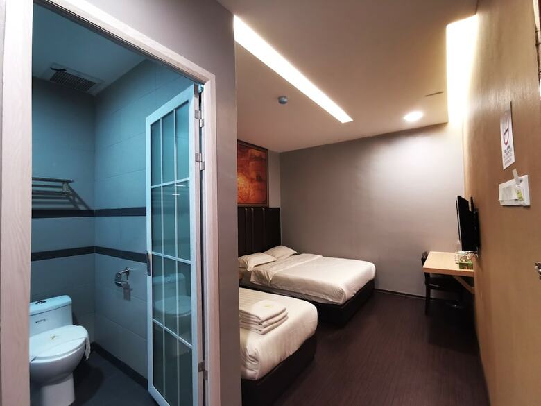 Oyo 89423 Zenz Hotel